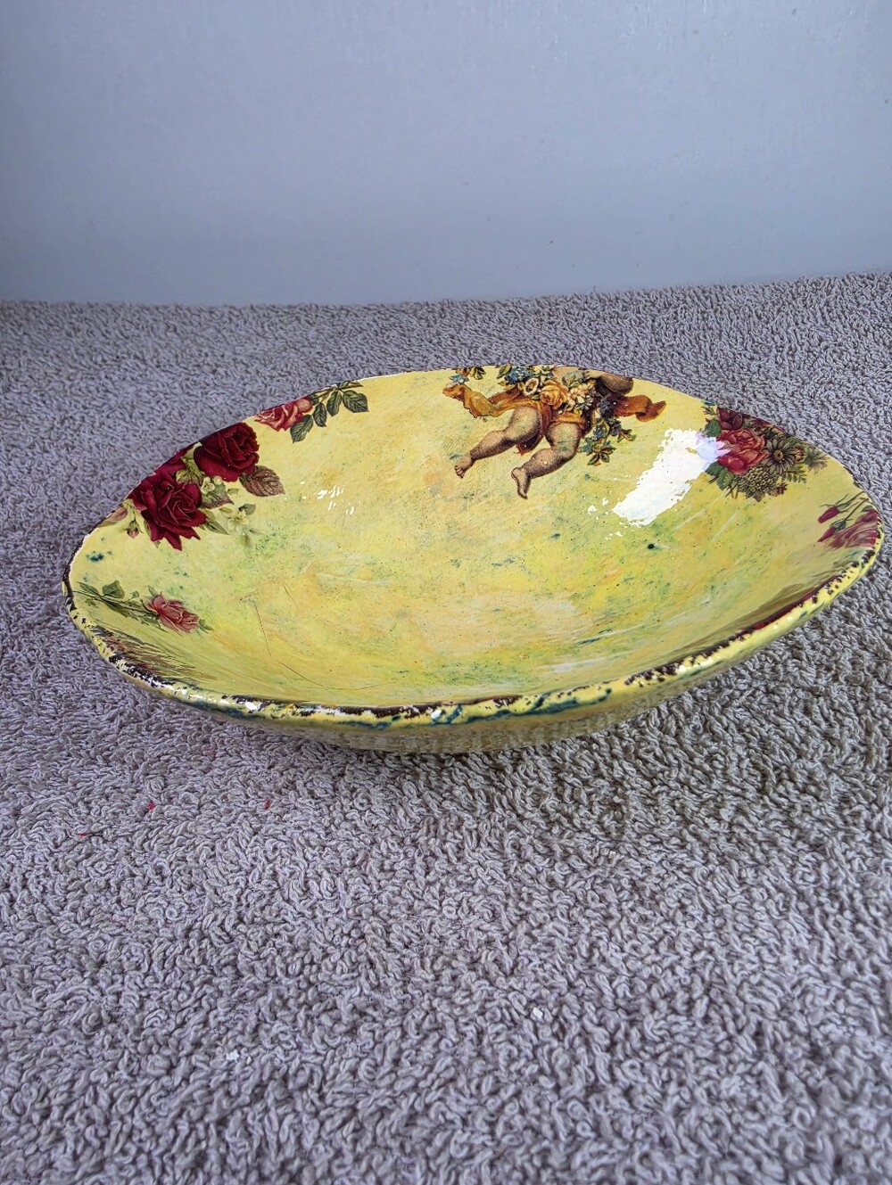 Yellow Trinket Bowl With Decopage Of Cherubs And Red Roses - Picture 3 of 11